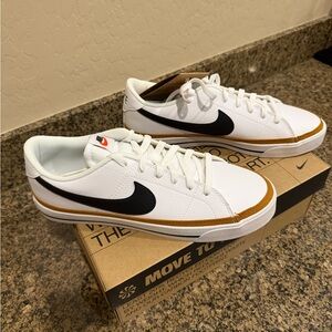 Nike Men's White and Black Sneakers